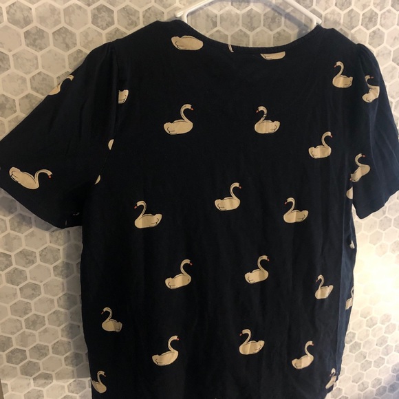 ⭐️Host Pick!⭐️Anthropologie Swan Tee - Picture 6 of 8